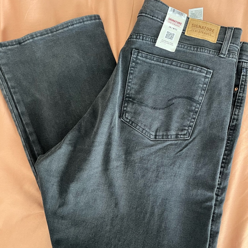 SIGNATURE LEVI JEANS SIZE 16